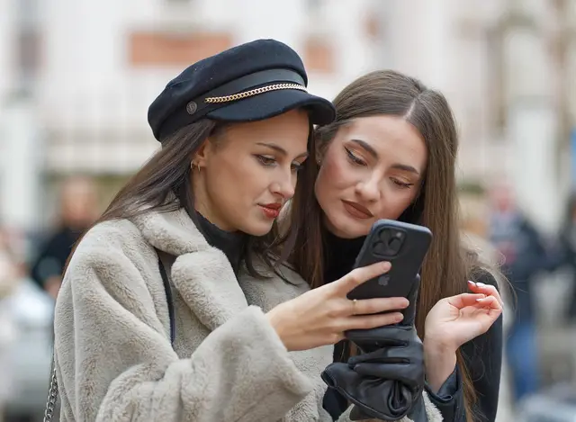 Girls, pretty, fashion, reviewing